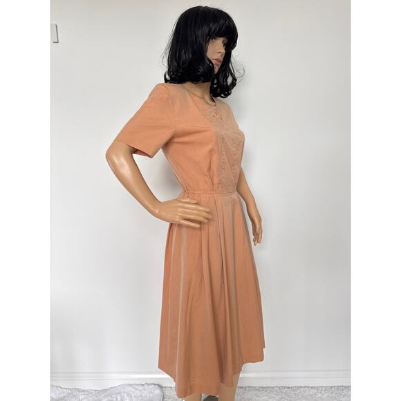 70's Burberrys Tan day dress Embroidered Crest, boulton zip & size tab small - Picture 10 of 17